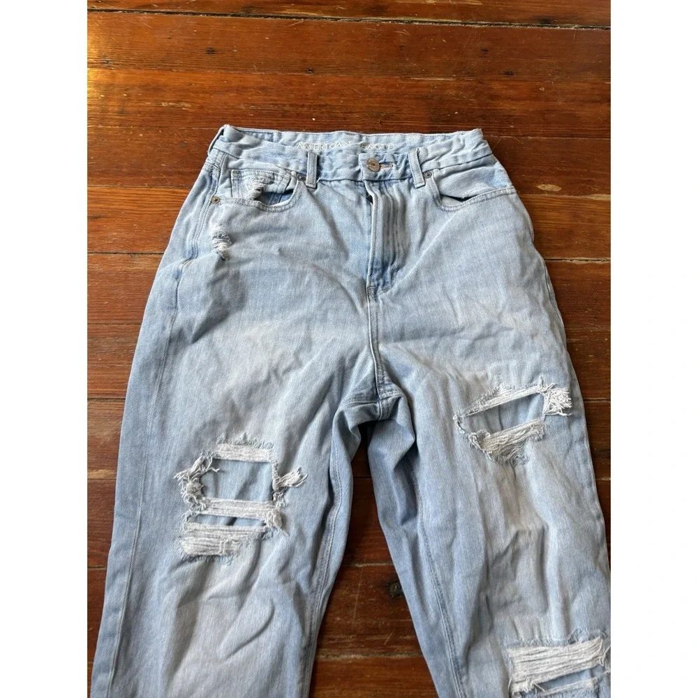 American‎ Eagle Women's Light Blue Distressed High Rise Denim Jeans - Size 4
